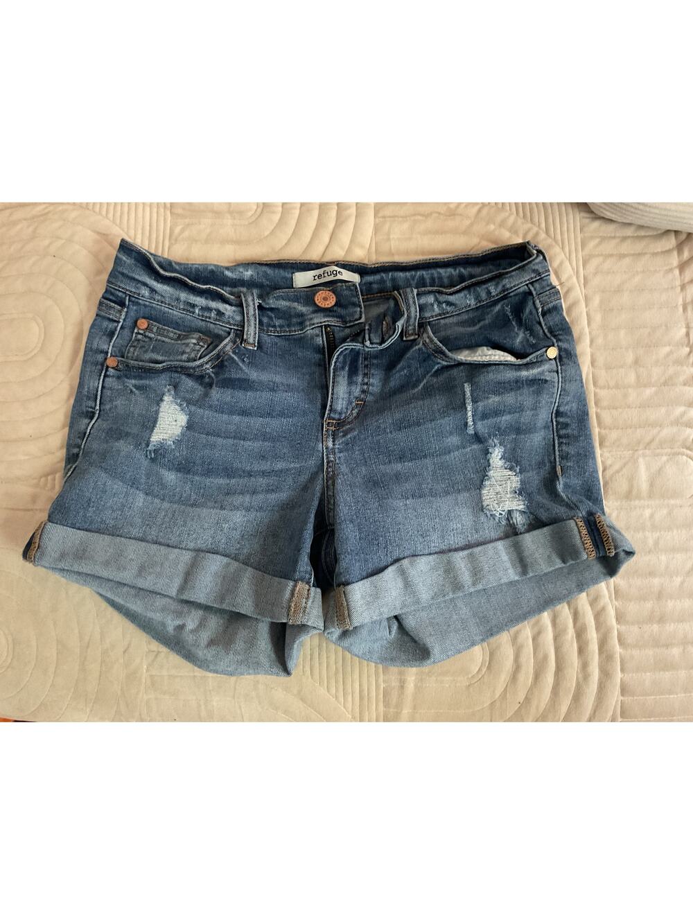 Refuge womens cuffed denim shorts size 4 stretch blue Distressed wash Mid Rise